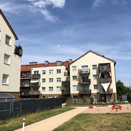 Urocze Mieszkanie Z Ogrodkiem I Bezplatny Parking Wroclaw Exterior photo